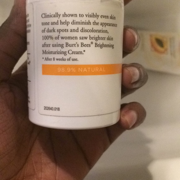 Burt’s Bees skin care set - Picture 6 of 8